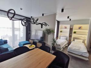 Posteľ alebo postele v izbe v ubytovaní Smart Apartament Grunwaldzka 240