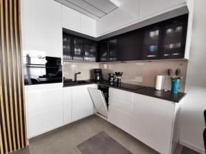 Kuchyňa alebo kuchynka v ubytovaní Smart Apartament Grunwaldzka 240