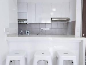 Η κουζίνα ή μικρή κουζίνα στο Luxury Spacious 4 Bedroom Suite - Cheras Maluri MRT +57 φωτογραφίες