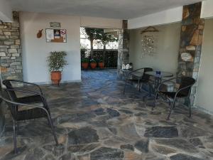 A seating area at Studios Achileus 2