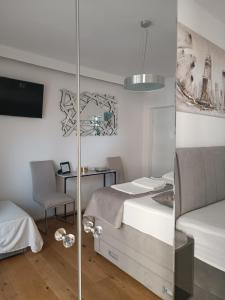 Postel nebo postele na pokoji v ubytování apartment Golden sunrise - 4 ul.petra svacica11 + 46 fotografií