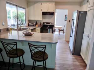 Imagen de la galería de Custom Home - Beach close/convenient to everything, en Oceanside