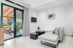 a living room with a couch and a table at George Studios in Yenion