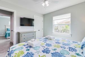 صورة لـ New Custom Built 6 BDRM Home - Pool & Mins To Beach! في ميناء أرانساس