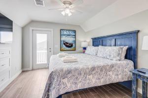 صورة لـ New Custom Built 6 BDRM Home - Pool & Mins To Beach! في ميناء أرانساس