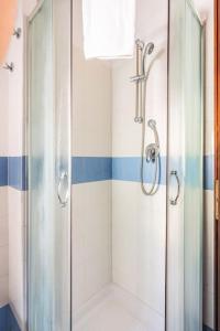 A bathroom at TEMPIO DI APOLLO - ORTIGIA con Veranda Privata