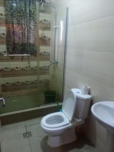 Koupelna v ubytování FIBIS HOTEL