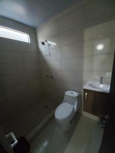 ADVENTURE House的一间浴室