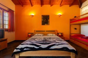 Ein Bett oder Betten in einem Zimmer der Unterkunft Mbuni Granja de Avestruz