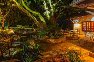 Ein Garten an der Unterkunft Mbuni Granja de Avestruz