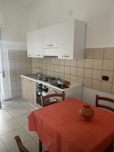 Kuchyň nebo kuchyňský kout v ubytování Reggio'S House