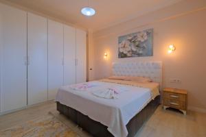 Postel nebo postele na pokoji v ubytování Villa Lavin + 27 fotografií