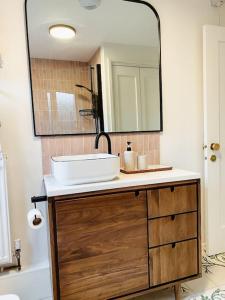 a bathroom with a sink and a mirror at Cosy 3 bedroom home, 2 minutes from the beach in Perranporth