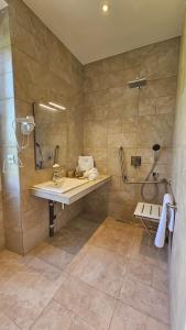 a bathroom with a sink and a shower at Maison d'hôtes Café Bulle in Jonquery