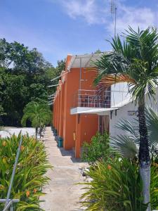 Κήπος έξω από το Hotel Inversiones Napoles