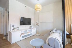 Μια τηλεόραση ή/και κέντρο ψυχαγωγίας στο CasaCalivil Nuvali 200mbps WiFi Netflix PS4
