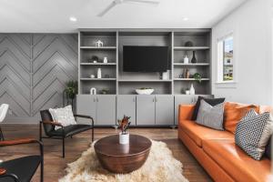 a living room with a couch and a tv at Patio FirePit Garage Walk to Coffee Restaurants 12 South and Belmont in Nashville +43 photos