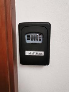a black lightswitch attached to a wall at Lake&Stars - Il lago e le stelle in Ispra