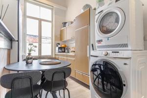 Kuchyň nebo kuchyňský kout v ubytování Spacious Shared 5BR Apt in the Heart of Gent