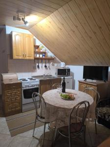 Kuchyň nebo kuchyňský kout v ubytování Apartmány Hudec