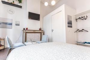 TV a/nebo společenská místnost v ubytování Spacious Shared 5BR Apt in the Heart of Gent