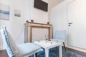 TV a/nebo společenská místnost v ubytování Spacious Shared 5BR Apt in the Heart of Gent