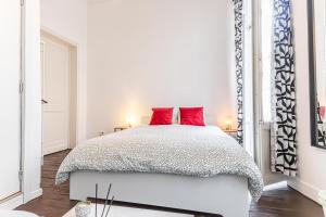 Postel nebo postele na pokoji v ubytování Spacious Shared 5BR Apt in the Heart of Gent