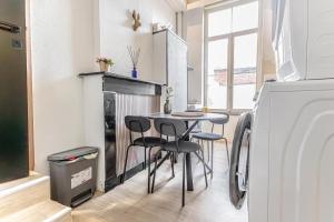 Kuchyň nebo kuchyňský kout v ubytování Spacious Shared 5BR Apt in the Heart of Gent