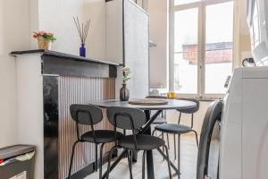 Kuchyň nebo kuchyňský kout v ubytování Spacious Shared 5BR Apt in the Heart of Gent