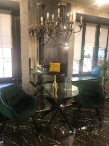 Posezení v ubytování Luxury design apartments in the center of Kiev + 9 fotografií