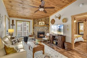a living room with a couch and a fireplace at Blowing Rock Cottage in Blowing Rock