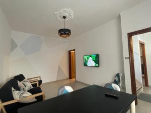 a living room with a black table and chairs at La Finestra sul Borgo in Campomarino