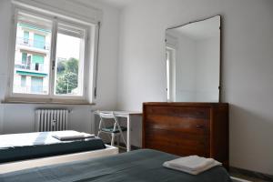 a bedroom with a bed and a mirror and a desk at Ca' Da Marghe - San Terenzo in San Terenzo