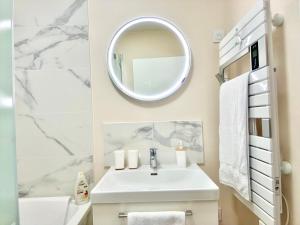 Et badeværelse på Parisian escape near Disney - Liz Appart