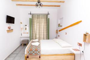 Posteľ alebo postele v izbe v ubytovaní Ailouros summer hotel