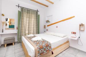 Posteľ alebo postele v izbe v ubytovaní Ailouros summer hotel