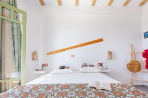 Posteľ alebo postele v izbe v ubytovaní Ailouros summer hotel