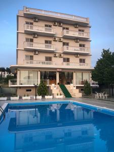 Bazén v ubytování Relax Apartment & Hotel nebo v jeho okolí