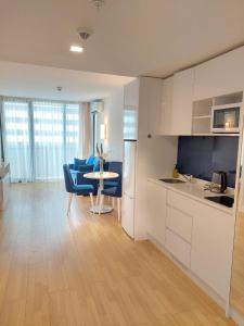 Kuchyň nebo kuchyňský kout v ubytování Beach Hotel Orbi City
