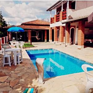 Bazén v ubytování Chácara Vicente Gazzi nebo v jeho okolí