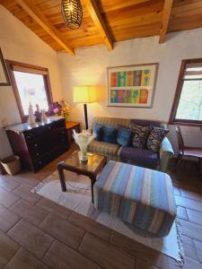 Posezení v ubytování Villas De Los Pinos 2