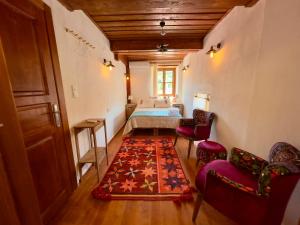 a room with a bed and a rug at Çirkince Konak Şirince in Selçuk