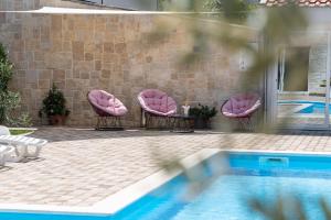 Bazén v ubytovaní Apartments Coronata alebo v jeho blízkosti