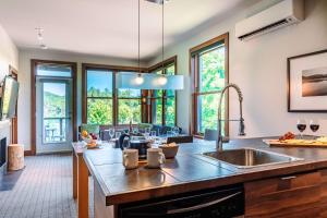 Istumisnurk majutusasutuses Lakefront, Mountain View - 2 Bedrooms Resort Suite