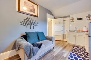 Η κουζίνα ή μικρή κουζίνα στο Historic Jacksonville Retreat about 2 Mi to Downtown! +16 φωτογραφίες