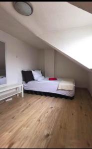 ภาพในคลังภาพของ Privat Zimmer in Zwei-Zimmer-Wohnung als 2er WG ในโคโลญ