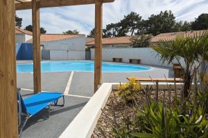 Bazén v ubytovaní Superb Vacation House With Garden And Terrace alebo v jeho blízkosti