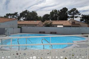 Bazén v ubytovaní Superb Vacation House With Garden And Terrace alebo v jeho blízkosti