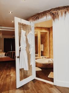 Koupelna v ubytování Hotel Kutuma