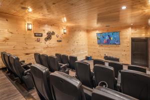 TV/trung tâm giải trí tại Greystone Pointe Lodge by Stony Brook Cabins